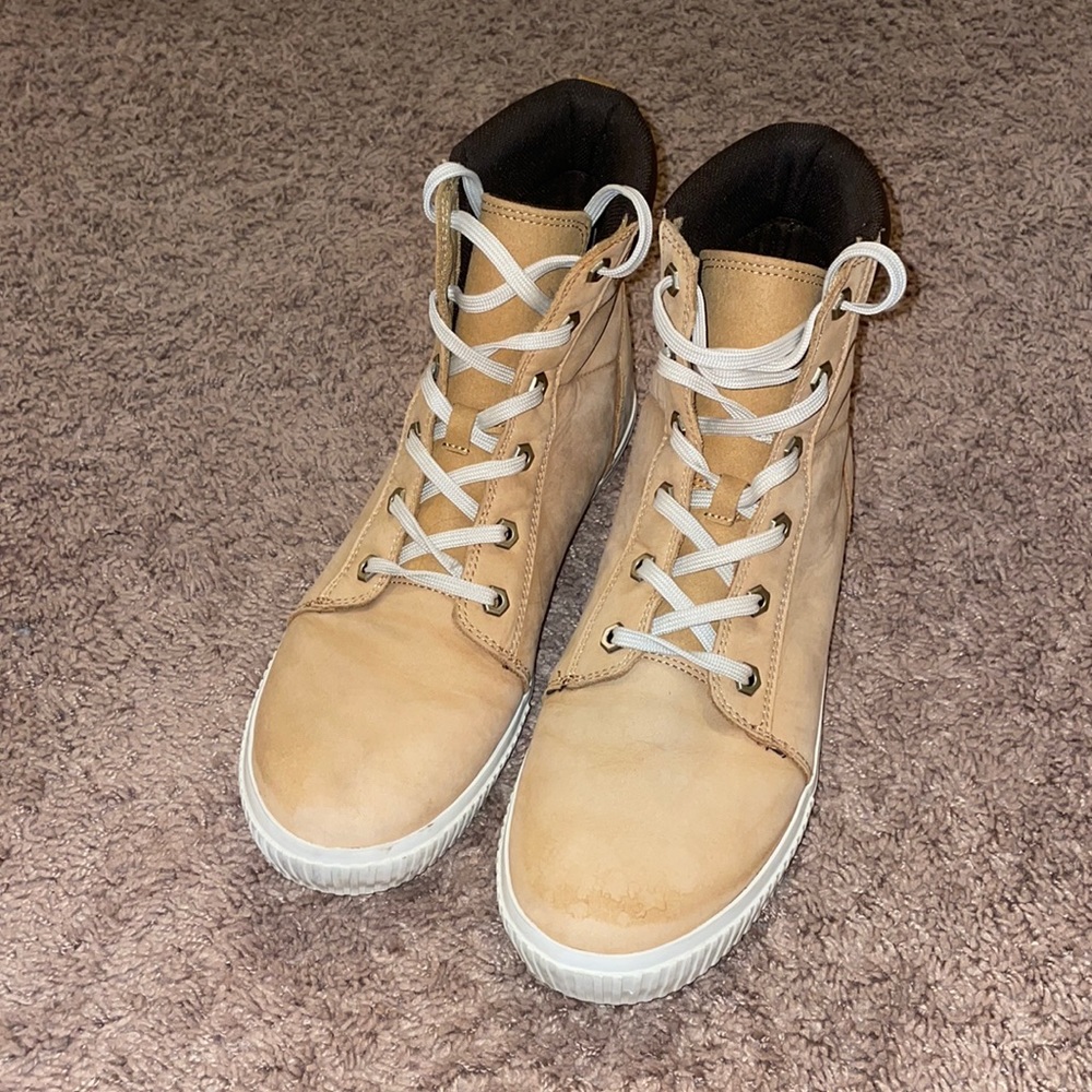 Tan leather Timberland sneaker boots, women’s 11